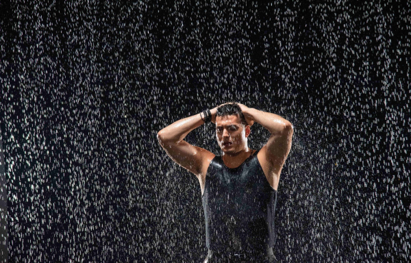 Γιώργος Κακοσαίος: Στον «αέρα» το νέο του video clip «Ούτε εχθροί ούτε φίλοι» (Βίντεο)