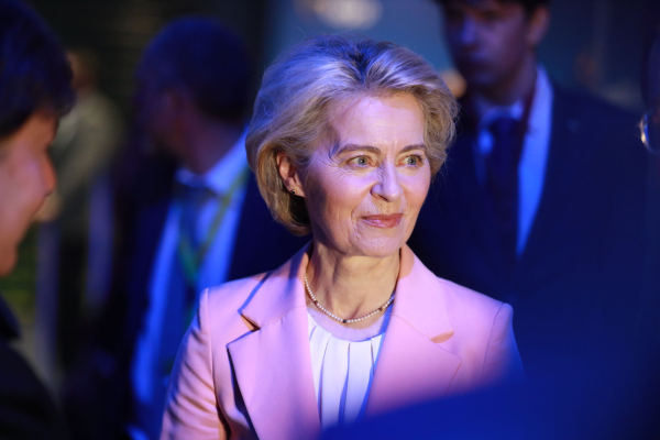 Αυστηρό μήνυμα Φον ντερ Λάιεν σε Βόρεια Μακεδονία: Σεβαστείτε τη Συμφωνία των Πρεσπών