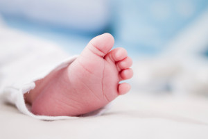 Παραμένει διασωληνωμένο το 17μηνών κοριτσάκι που στραβοκατάπιε το φαγητό του