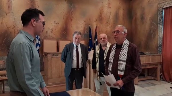 Μέλος της ΑΝΤΑΡΣΥΑ έδωσε το δικό του όρκο στο Δ.Σ. Αθηναίων – «Εξοργιστικό» λέει ο Γεωργιάδης
