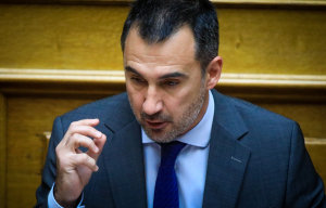 Χαρίτσης: Η χώρα δεν πάσχει από Σύνταγμα, πάσχει από την κυβέρνηση Μητσοτάκη