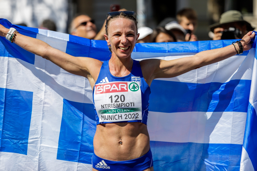 Αντιγόνη Ντρισμπιώτη: «Σείστηκε» το ξενοδοχείο της ελληνικής αποστολής, δάκρυα χαράς για τη «χρυσή» πρωταθλήτρια (βίντεο)