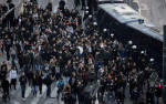 Πολυτεχνείο: Χωρίς επεισόδια ολοκληρώθηκε η πορεία με την αιματοβαμμένη σημαία στην πρεσβεία των ΗΠΑ