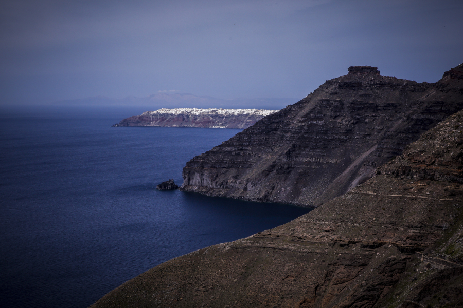 The Guardian: «Το ηφαίστειο της Σαντορίνης δεν κοιμάται», δήλωσε Βρετανός γεωφυσικός