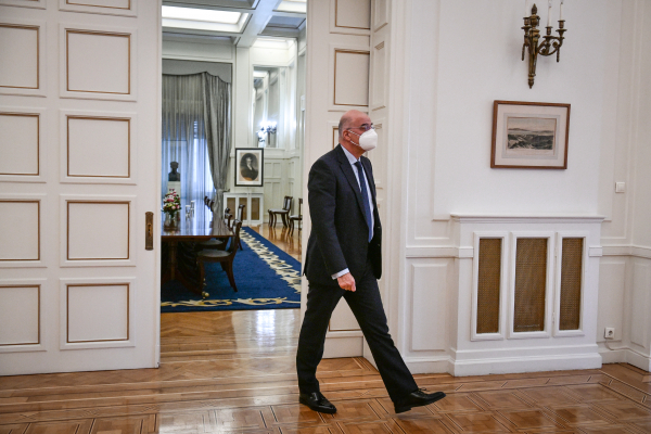 O Ζελένσκι ευχαριστεί τον Δένδια: «Είμαι ευγνώμων για την ανθρωπιστική αποστολή στη Μαριούπολη»