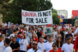 Διώξεις στην Αλβανία σε βάρος των διαδηλωτών