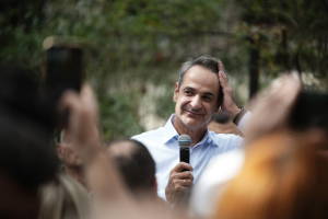 Ένα βήμα πίσω από τον Κ. Μητσοτάκη για τις εκλογές