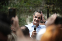 Ένα βήμα πίσω από τον Κ. Μητσοτάκη για τις εκλογές