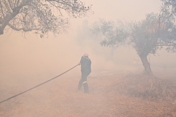 Συγκλονίζουν οι εικόνες από τη φωτιά στην Κερατέα