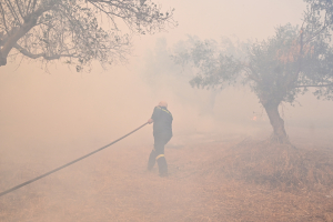 Συγκλονίζουν οι εικόνες από τη φωτιά στην Κερατέα