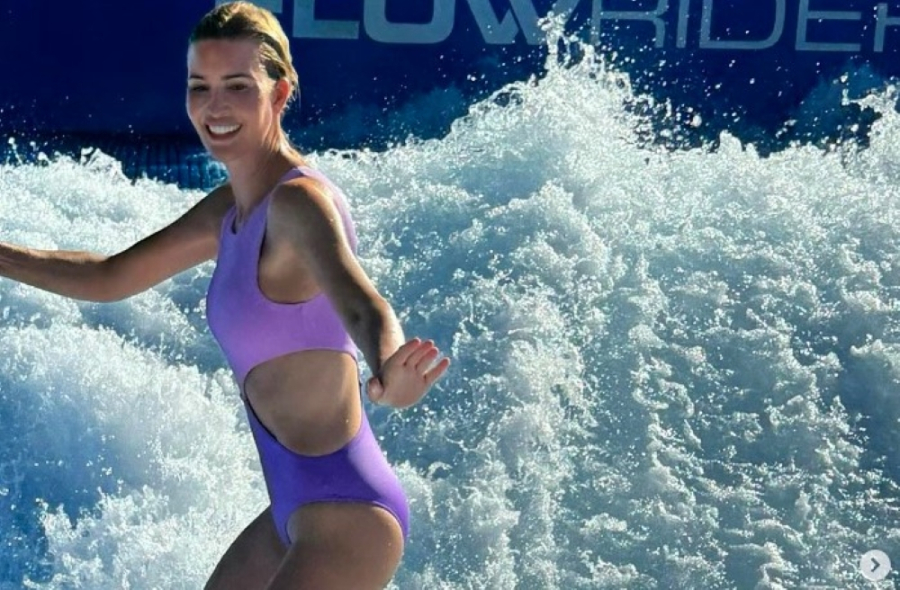 Με κοινοποίηση επικής τούμπας στο σερφ αυτοτρολάρεται η Ιβάνκα Τραμπ