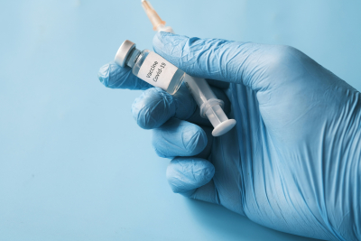 Τι αποκαλύπτει η μεγαλύτερη έρευνα για τις παρενέργειες των εμβολίων Covid