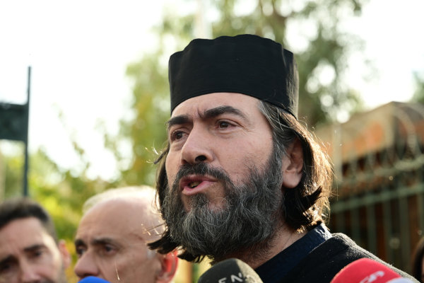 Κιβωτός του Κόσμου: Σε νέα δίκη ο πατέρας Αντώνιος και η πρεσβυτέρα - Κατηγορίες για ξέπλυμα μαύρου χρήματος