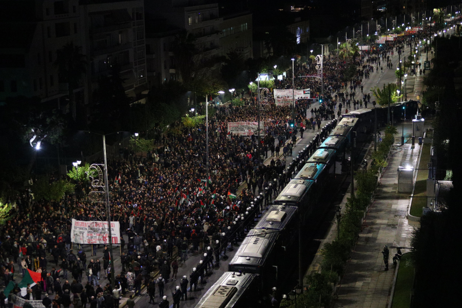 Πολυτεχνείο: Απολύτως ειρηνική η μαζική πορεία στην Αθήνα