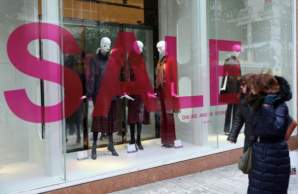 Ενδιάμεσες εκπτώσεις: Τι θα ισχύσει για τα εμπορικά καταστήματα την Πρωτομαγιά στη Θεσσαλονίκη