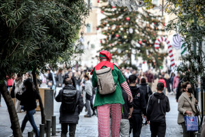 Ανοιχτά καταστήματα και σούπερ μάρκετ σήμερα Κυριακή: Τι ώρα ανοίγουν, τι ώρα κλείνουν