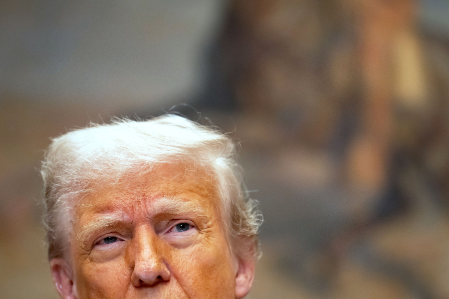 Ο Ντόναλντ Τραμπ «υπέκυψε»: Υπέγραψε νόμο για τη δημοσίευση του φακέλου Επστάιν