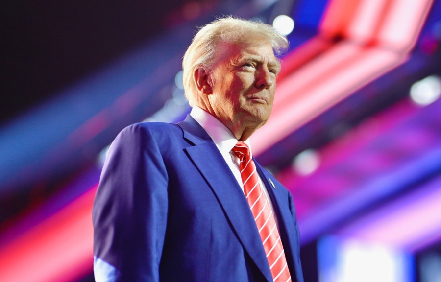 Bloomberg: Ο Τραμπ σπεύδει για συμφωνία με τον Πούτιν αφήνοντας την Ευρώπη στο σκοτάδι