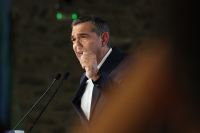Το σχέδιο Τσίπρα απέναντι στις ανισότητες: Μισθοί, φόροι, ρεύμα και στέγη αλλάζουν την κατανομή του εισοδήματος