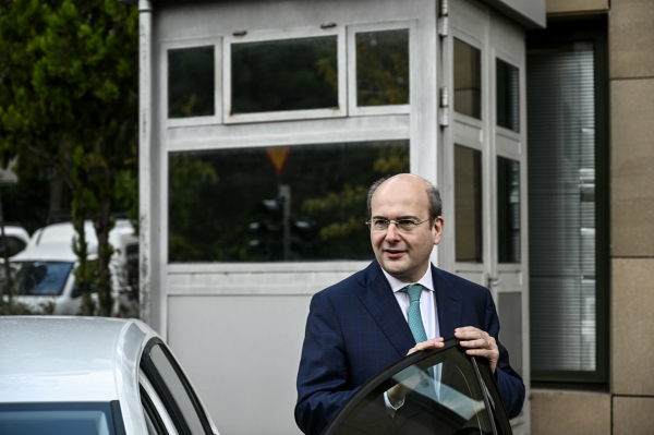 Κωστής Χατζηδάκης: Θετικός στον κορονοϊό ο υπουργός Εργασίας