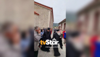 «Χούλιγκανς» οι πιστοί στην Μητρόπολη Φωκίδας: Γιούχαραν τον Πρωτοσύγκελο, τι συνέβη (βίντεο)