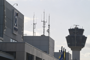 Μόλις 350.000 ευρώ το 2026 για τα συστήματα που κρατούν τα αεροπλάνα στον αέρα