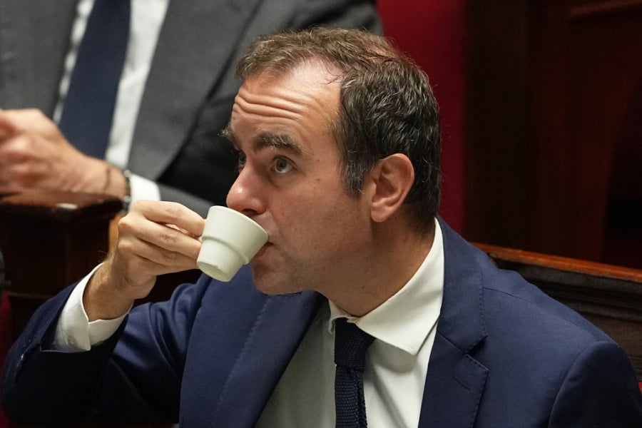 Επιβίωσε δύο προτάσεων μομφής ο Λεκορνού, «κλειδί» το συνταξιοδοτικό