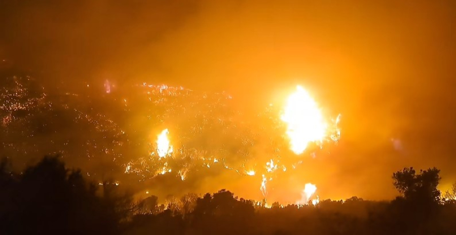 Μεγάλη φωτιά στο Ηράκλειο Κρήτης - Εστάλη 112 στην περιοχή Κάτω Ασίτες