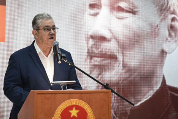 Στην έκθεση «Ημέρες του Βιετνάμ στην Ελλάδα» ο Δημήτρης Κουτσούμπας