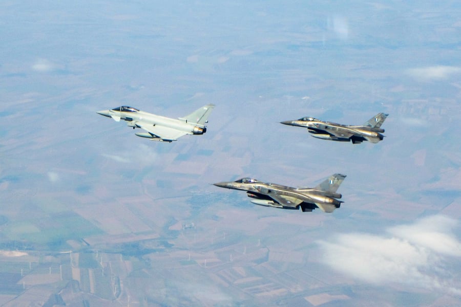 Ζητά και τα ρέστα η Τουρκία: Κατηγορούν τους Έλληνες πιλότους ότι «κλείδωσαν» τουρκικά F-16, η απάντηση της Αθήνας (βίντεο)