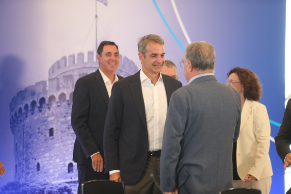 ΔΕΘ: Στο άγνωστο, με βάρκα την ελπίδα η επόμενη μέρα