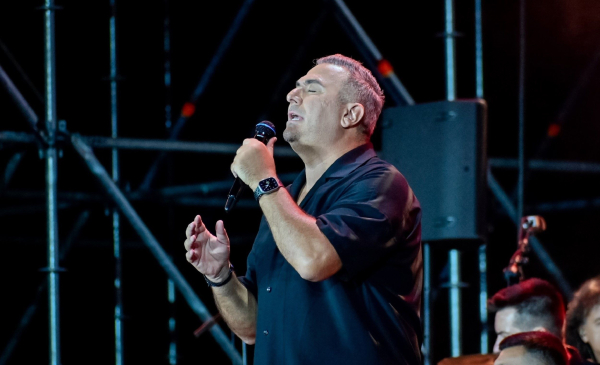 Χριστούγεννα στη Θεσσαλονίκη: Με τον Αντώνη Ρέμο η φωταγώγηση του δέντρου