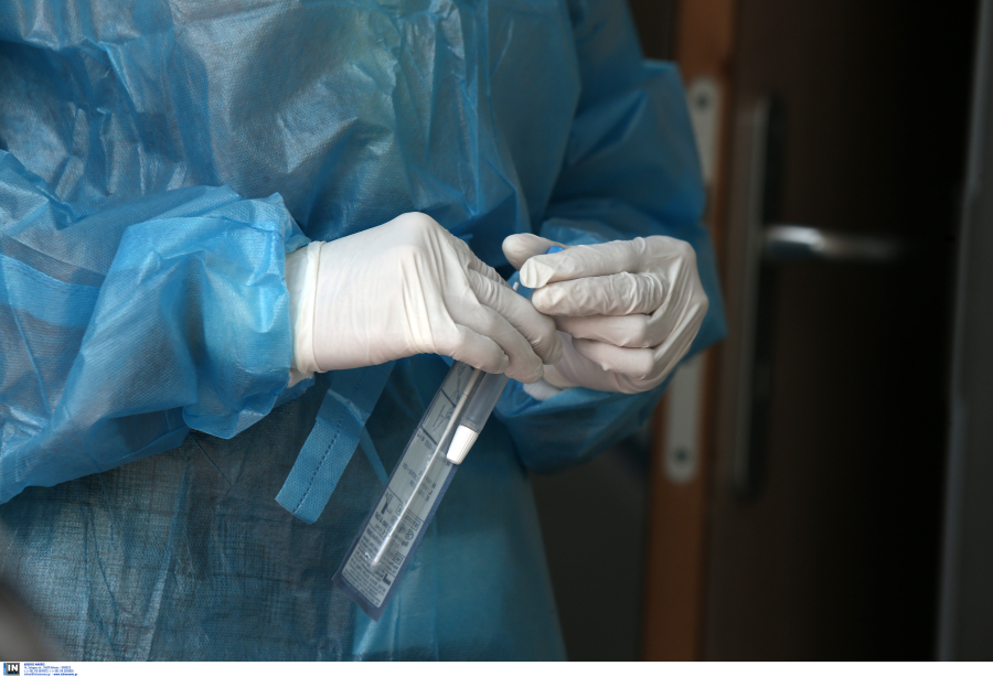 Σήμερα η ανακοίνωση του ΕΟΔΥ για μάσκες σε κλειστούς χώρους και νοσοκομεία