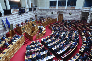 Πρόταση δυσπιστίας: Μάχη σε όλα τα μέτωπα στη Βουλή - Την Παρασκευή η ψηφοφορία