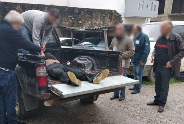 Εικόνες ντροπής στην Κρήτη: Ασθενής μεταφέρθηκε στο νοσοκομείο με καρότσα (pics)