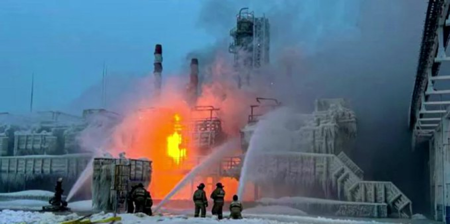 Συναγερμός στο Λένινγκραντ λόγω φωτιάς στον σταθμό αερίου της Novatek στη Βαλτική