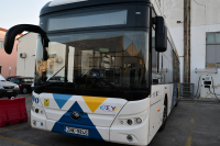 Πέταξαν κομμάτι από τσιμεντόλιθο σε οδηγό λεωφορείου - Τραυματίστηκε στο κεφάλι