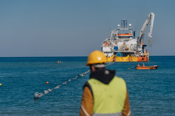 Τα «μυστικά» για το καλώδιο: Η Αθήνα ψάχνει ισχυρό «μπροστινό» για να ανακόψει την οργή της Άγκυρας