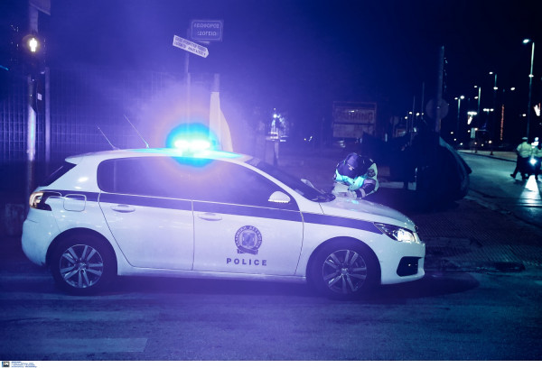 Πρόστιμα για επισκέψεις σε σπίτια, πινακίδες σε σούπερ μάρκετ και καταστήματα