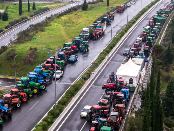 Κλιμακώνουν οι αγρότες στα μπλόκα: Κλείνει επ'αόριστον η ΕΟ Αντιρρίου - Ιωαννίνων, οι κινητοποιήσεις των επόμενων ωρών