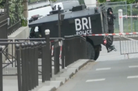 Παρίσι: Συνελήφθη ο άνδρας που απειλούσε να ανατιναχθεί στο προξενείο του Ιράν