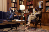 Με κυβερνητική «βούλα» ανοίγει η συζήτηση για τον υποχρεωτικό εμβολιασμό