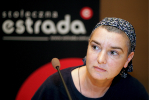 Πλήθος κόσμου αποχαιρετά την Σινέντ Ο΄ Κόνορ