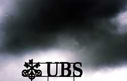 Η UBS βλέπει την ύφεση στην Ελλάδα να βαθαίνει και χαρακτηρίζει Κομισιόν και ΔΝΤ, φιλόδοξες