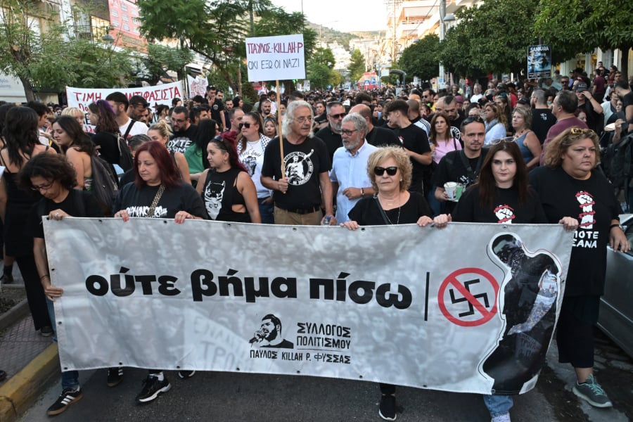 Παύλος Φύσσας: Πλήθος κόσμου στις αντιφασιστικές πορείες για τα 12 χρόνια από τη δολοφονία του (Εικόνες)