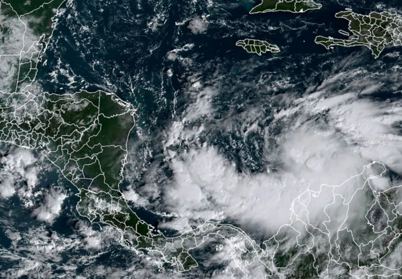 Kεντρική Αμερική: Ο κυκλώνας Γιώτα πέρασε στην «επικίνδυνη» κατηγορία 4, χιλιάδες άνθρωποι εγκαταλείπουν τα σπίτια τους (vid)