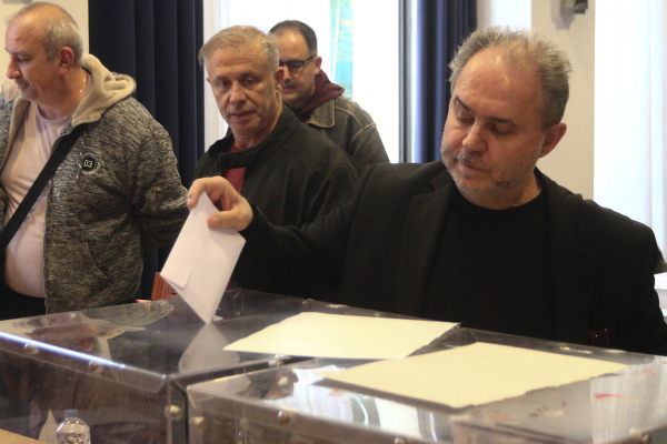 Εκλογές ΓΣΕΕ: Ο Νίκος Φωτόπουλος παραιτείται για να δώσει την θέση στον Κώστα Γενιδούνια