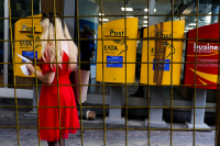 Τα ΕΛΤΑ επιβεβαιώνουν Dnews: Κλείνουν 204 καταστήματα, αλλά… αναβαθμίζουν τους ταχυδρόμους