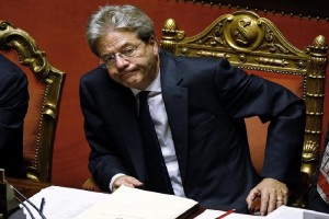 Ιταλία: Δύσκολες ώρες για την κυβέρνηση του Πάολο Τζεντιλόνι