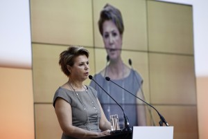 Γεροβασίλη: Το διανοείστε ότι ο Μητσοτάκης έγραψε ότι «πλεονάζουν γιατροί»;